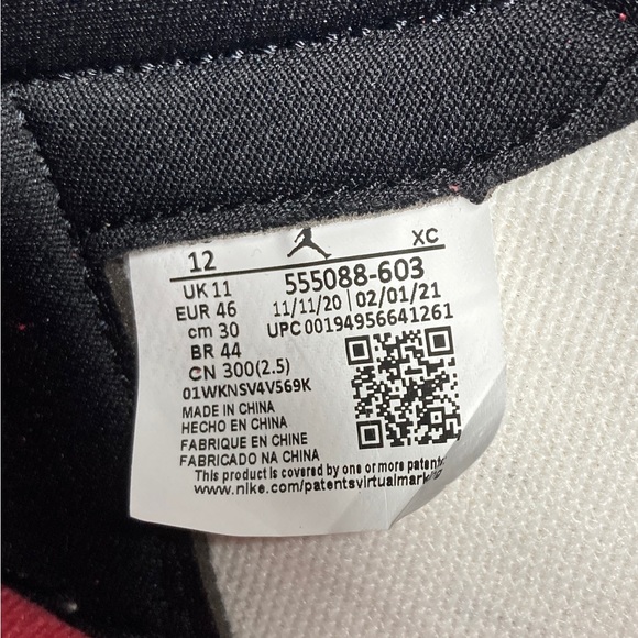 Custom Jordan 1 ‘Chicago’

Size 12 - Picture 6 of 8